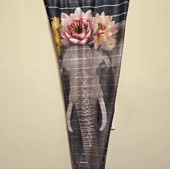 Teeki Love the Elephant Yoga Leggings - Picture 3 of 7